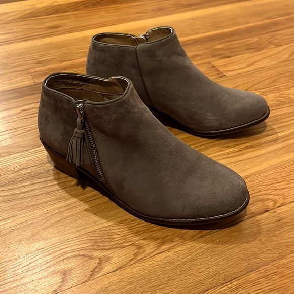 Vionic Serena Suede Bootie 9.5 Wide - Picture 2 of 9